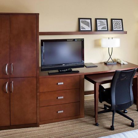 Courtyard Harrisonburg Hotel Екстериор снимка