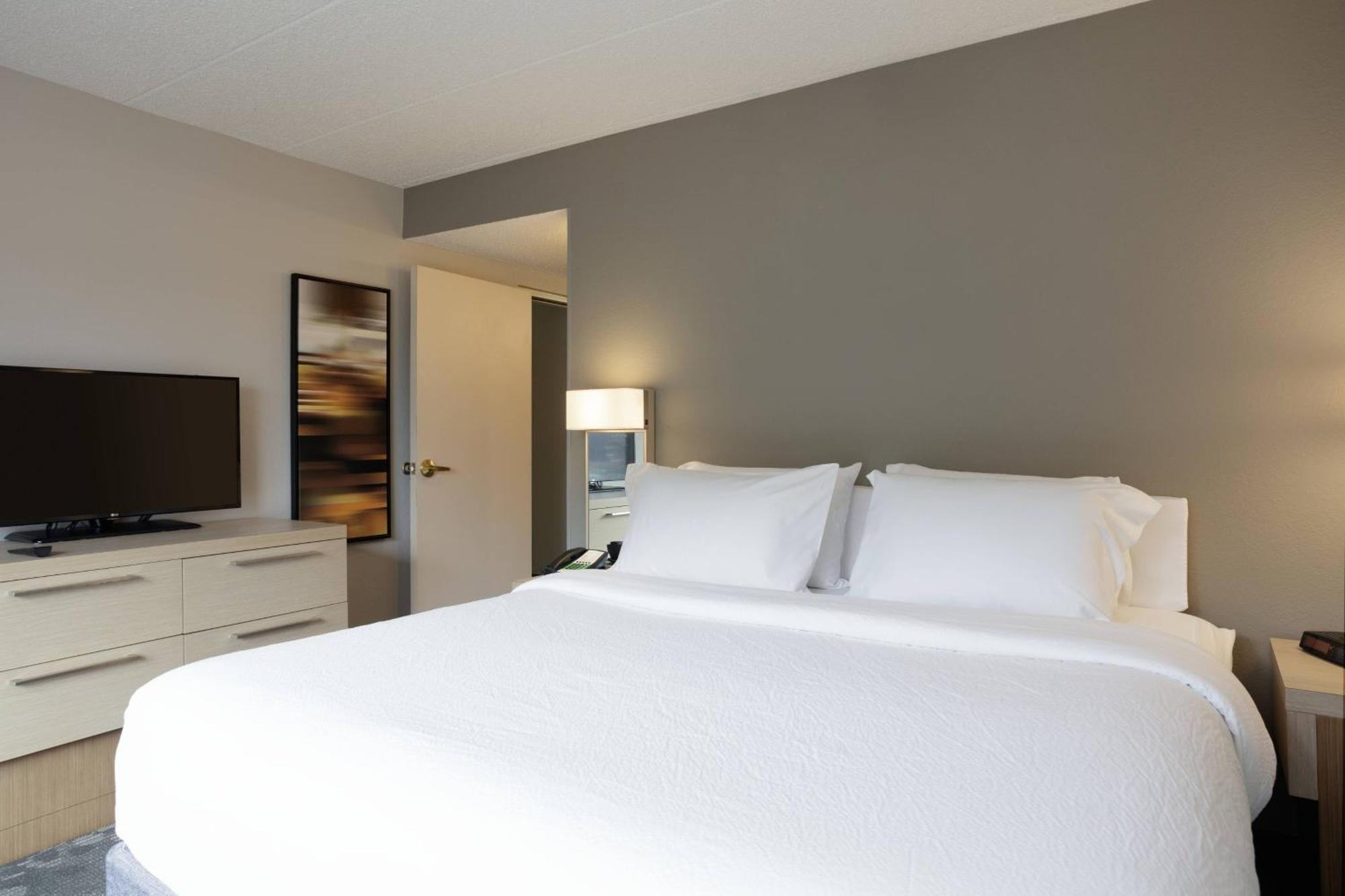 Courtyard Harrisonburg Hotel Екстериор снимка