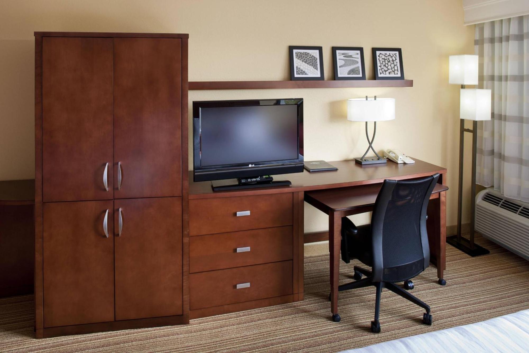 Courtyard Harrisonburg Hotel Екстериор снимка