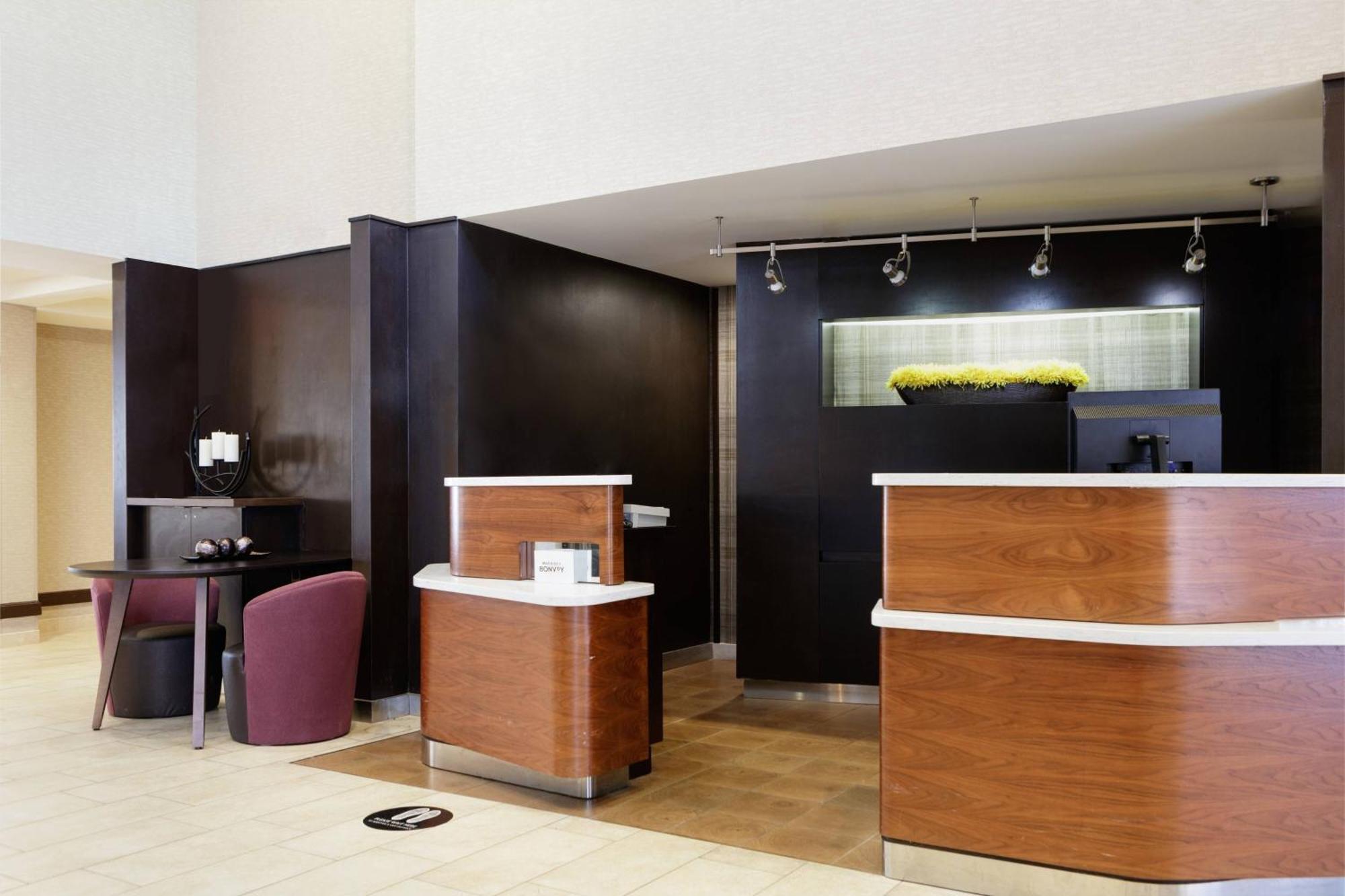 Courtyard Harrisonburg Hotel Екстериор снимка