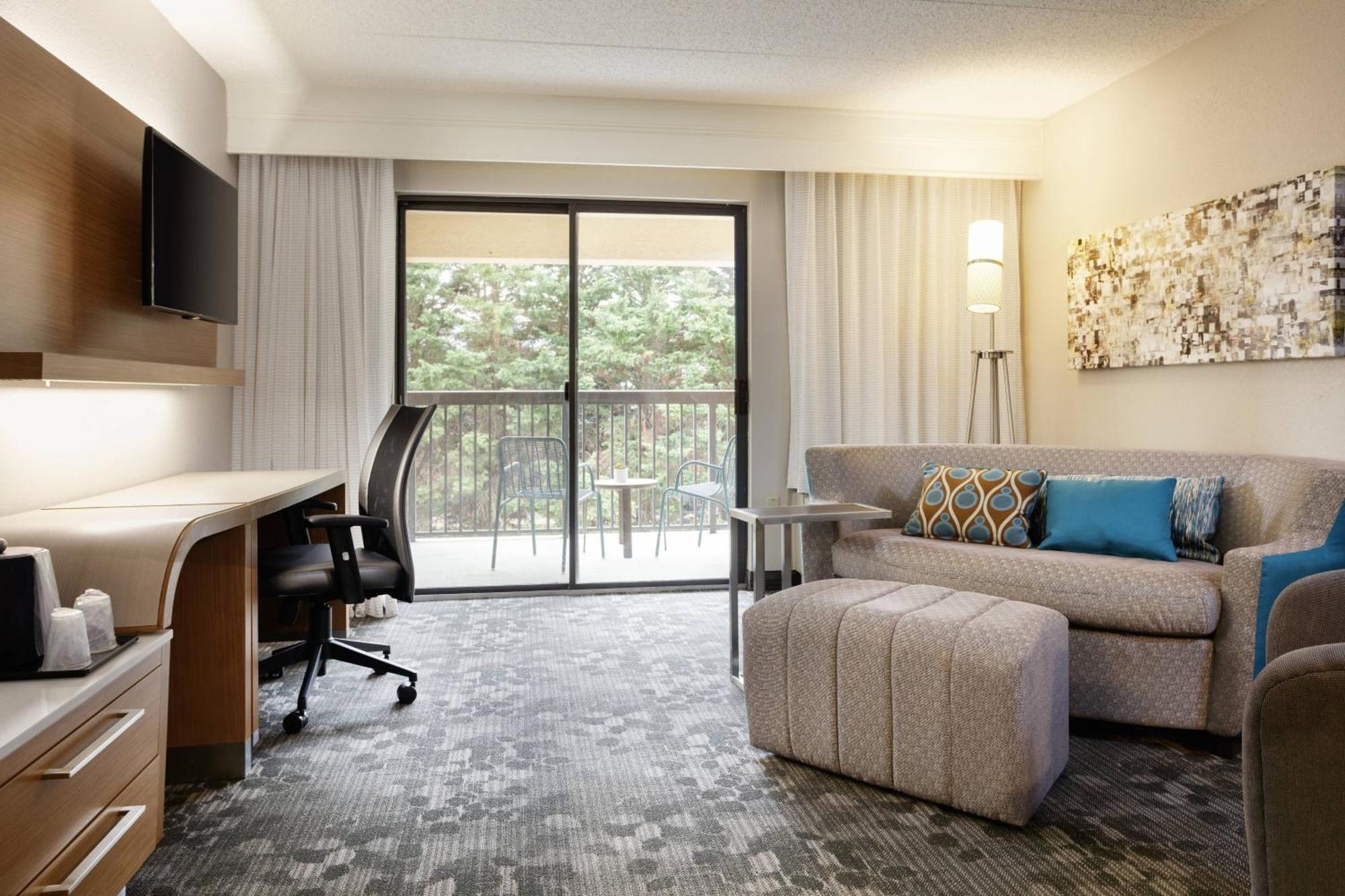 Courtyard Harrisonburg Hotel Екстериор снимка